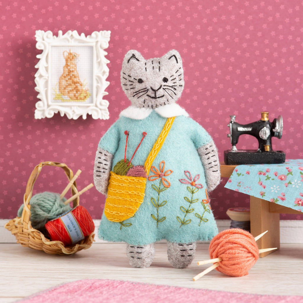 Mrs. Cat Loves Knitting Felt Craft Mini Kit - Harmony