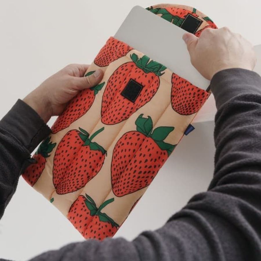 13" Puffy Laptop Sleeve / Strawberry - Harmony