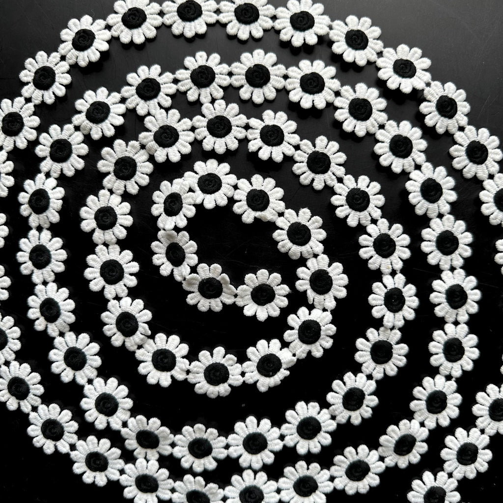 Retro Daisies Trim - Harmony
