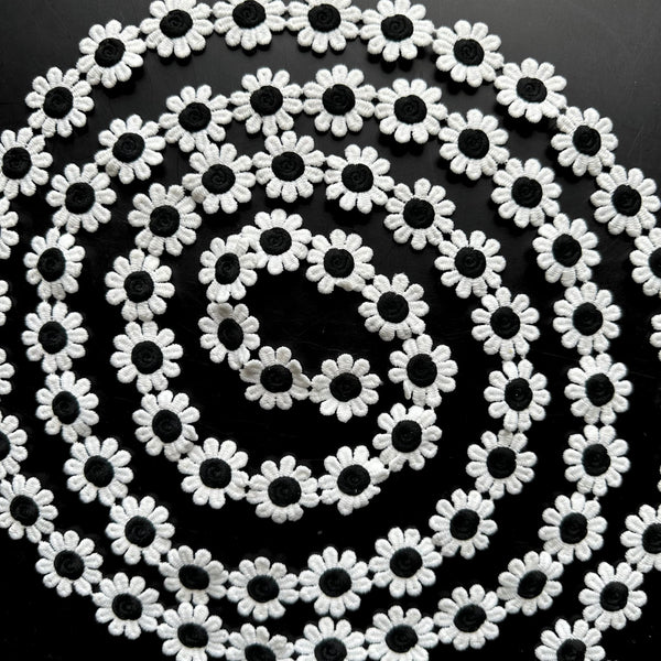 Retro Daisies Trim - Harmony
