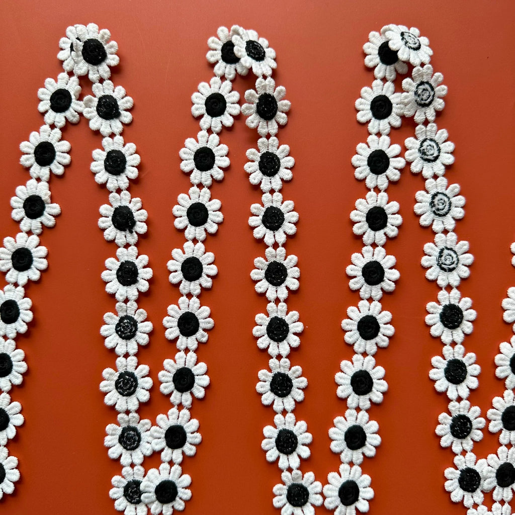 Retro Daisies Trim - Harmony