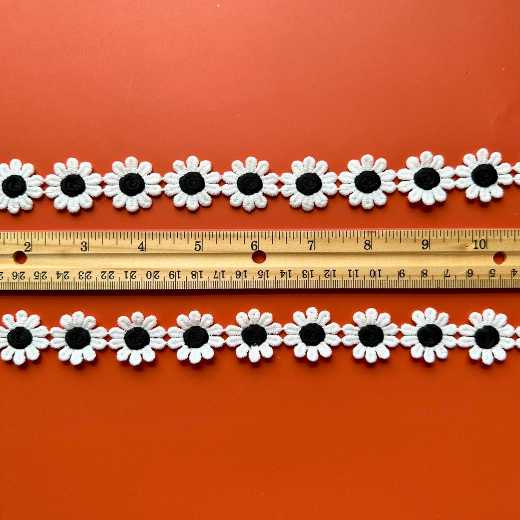 Retro Daisies Trim - Harmony