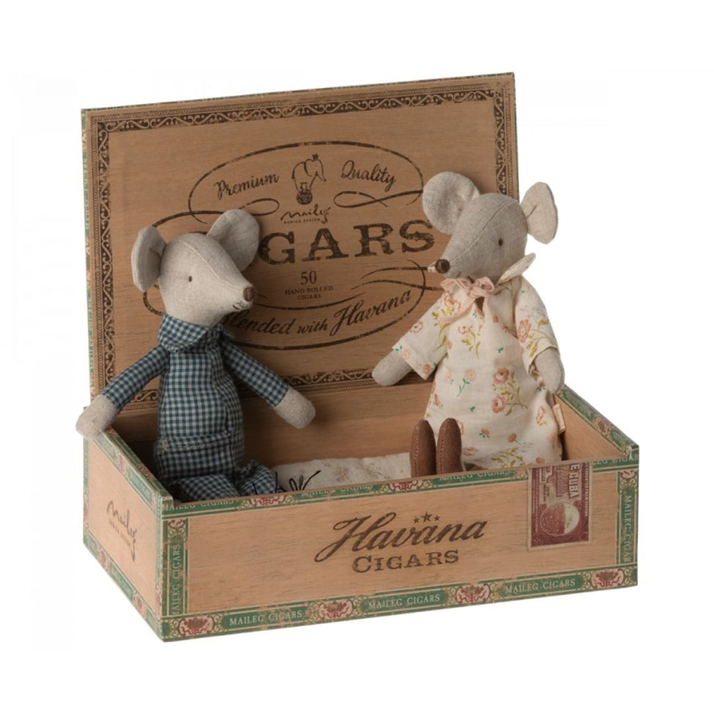 Grandma & Grandpa Mice in Cigarbox - Harmony